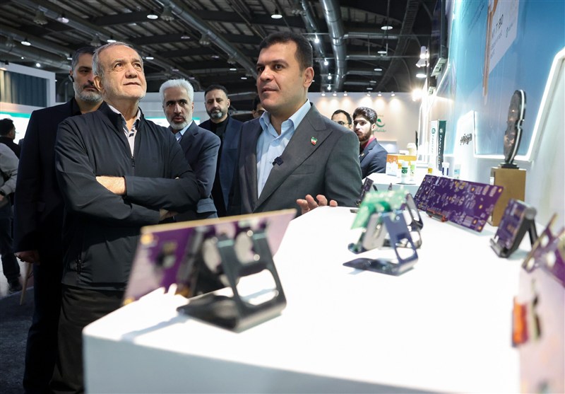 بازدید پزشکیان از نمایشگاه فناوری نانو و فناوری‌های روزآمد 